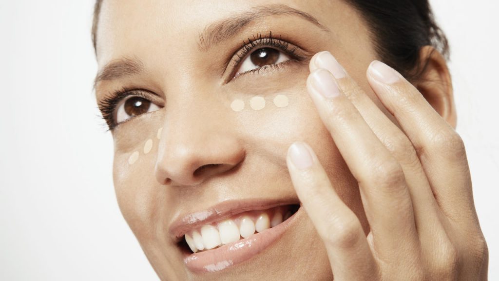 روشهایی برای از بین بردن حلقه سیاه زیر چشم