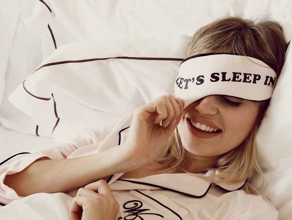 زمان مناسب استفاده از محصولات مراقبت از پوست در یک شبانه‌روز