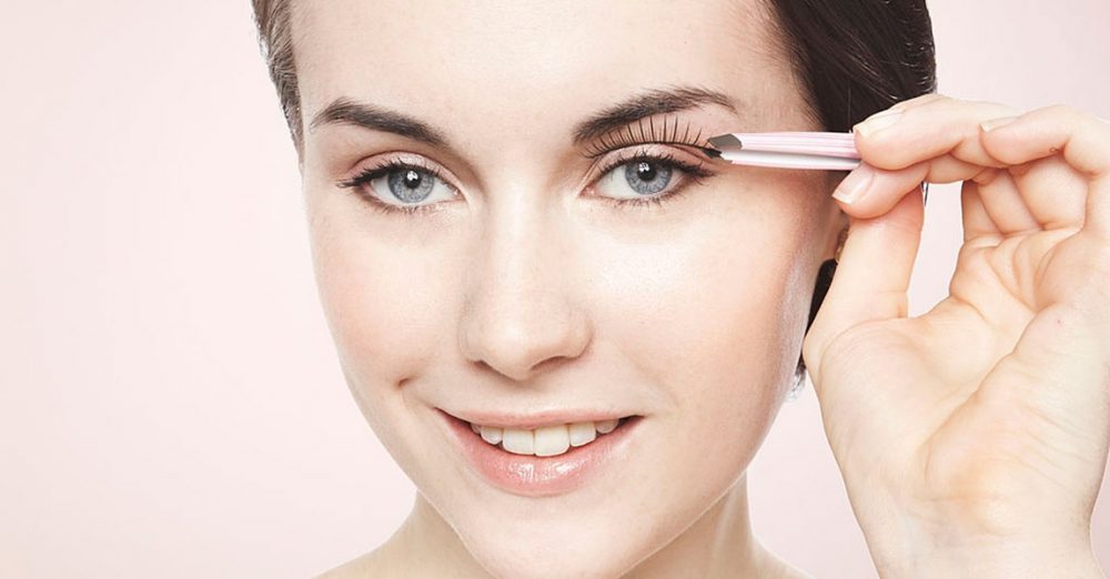 گذاشتن مژه مصنوعی