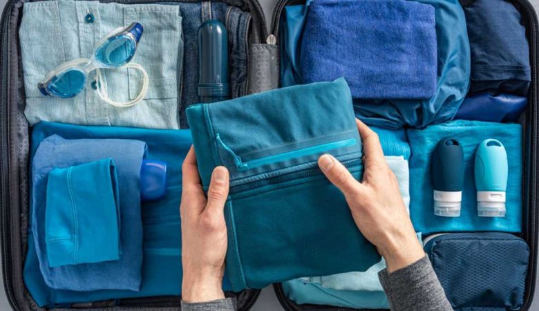 چیدمان لباس ها در چمدان