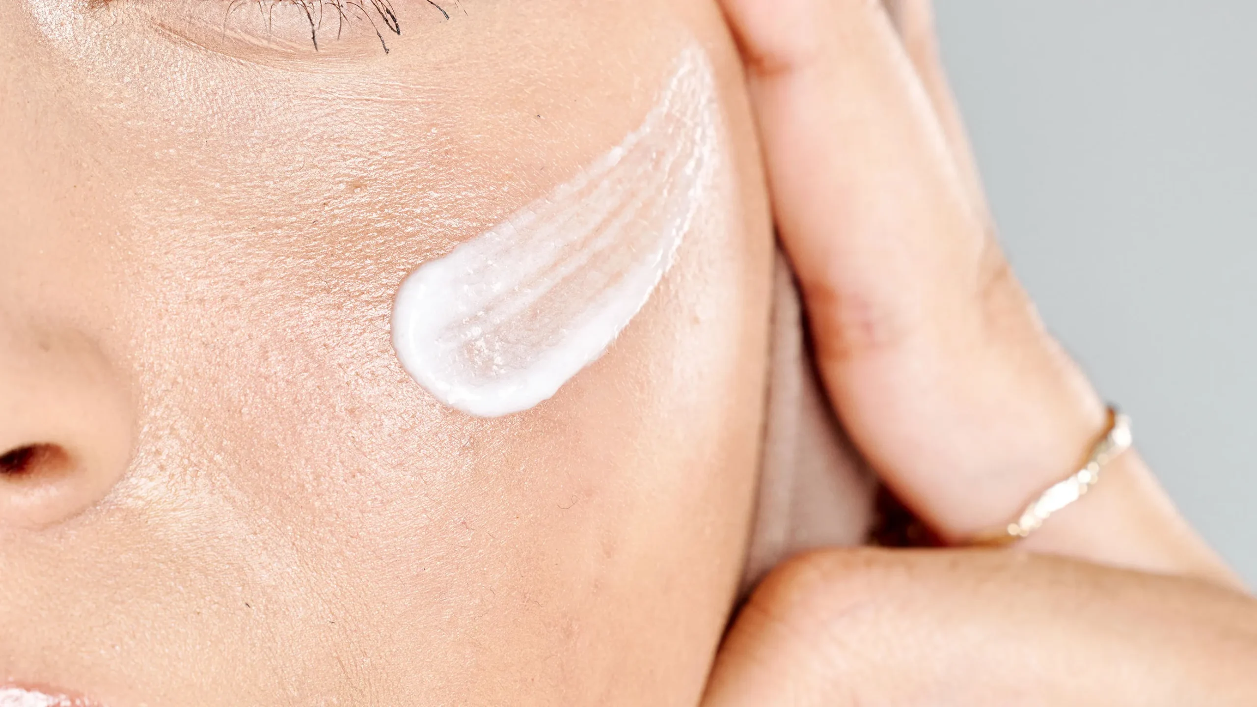 راهنمای خرید آبرسان مناسب با نوع پوست