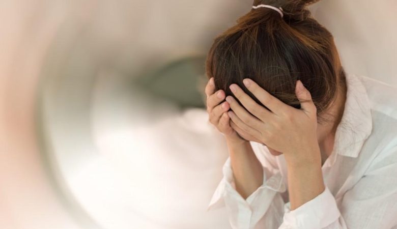 انواع سرگیجه و دلایل آن؛ راهنمای درمان - روژه مگ