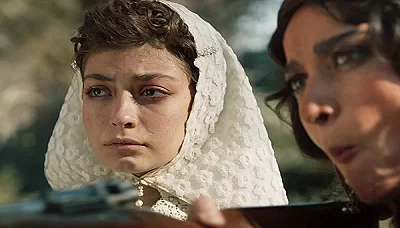 چهره طبیعی ستایش دهقان در سریال شکارگاه با آرایش سبک و گریم مینیمال